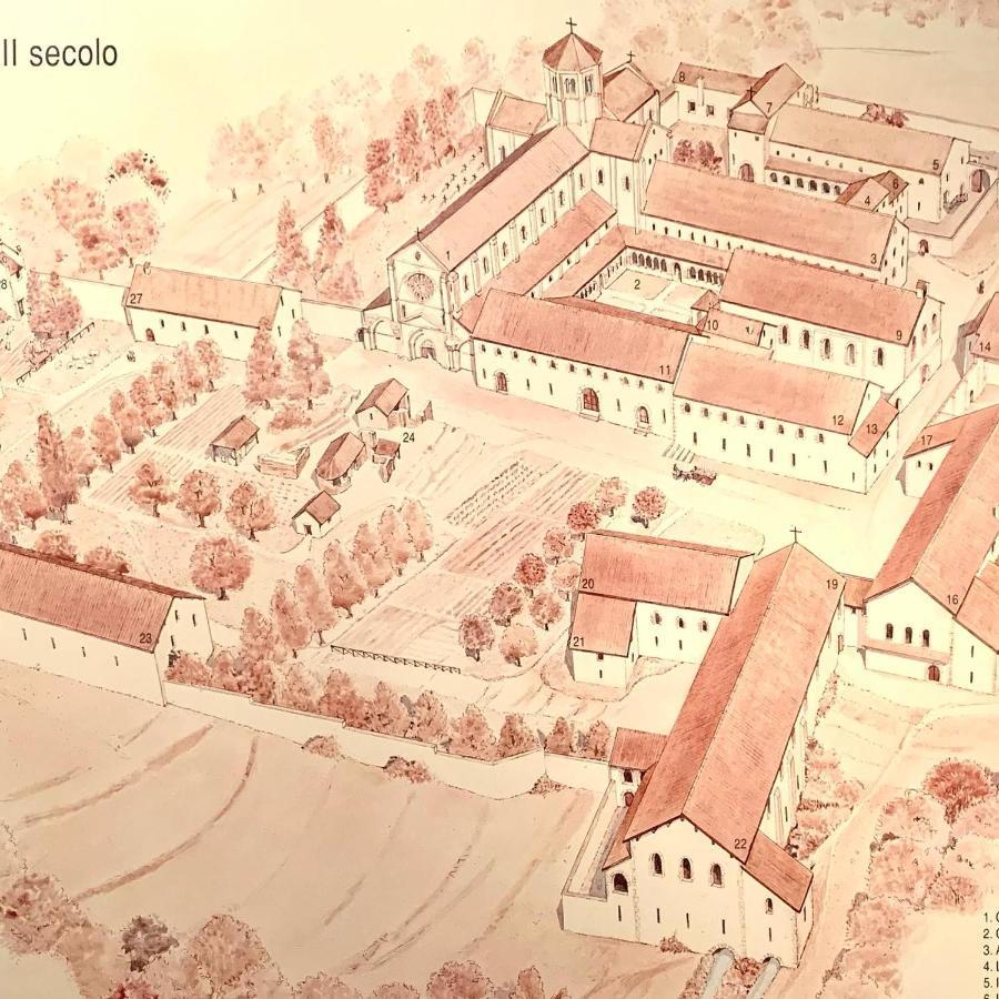 Casette Rosse Nel Borgo Medievale Di Fossanova Latina Exterior photo